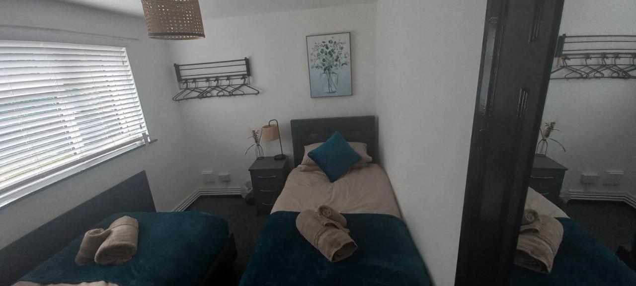 6-Min Walk To New Cross Parking Long Stay Discounts Wolverhampton Kültér fotó